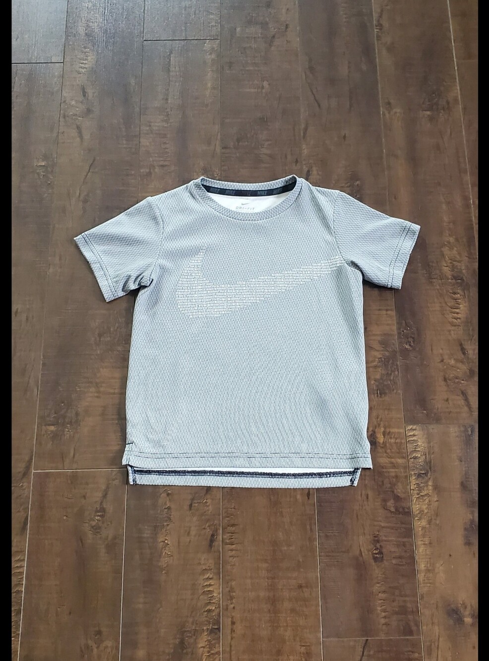 Nike Boys 5-6 Year Old M Sport Top EUC